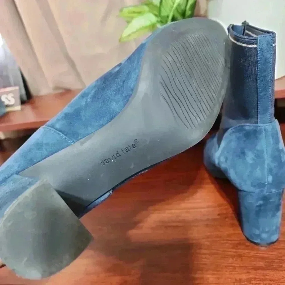 DAVID Tate Monique Navy Suede Ankle Bootie. Size 10 WW